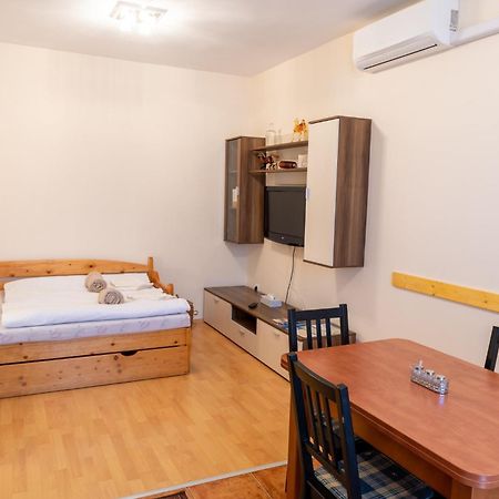 Laszlo Apartman - Hajduszoboszlo Exterior photo