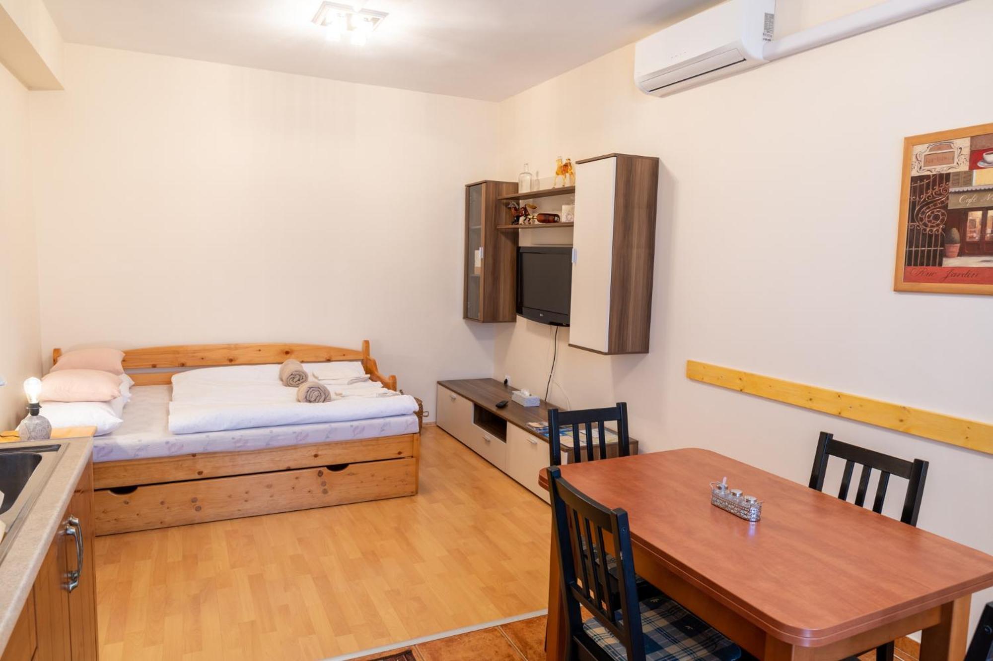 Laszlo Apartman - Hajduszoboszlo Exterior photo
